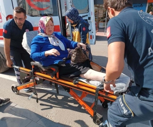 Hafif ticari aracın çarptığı kadın yaralandı