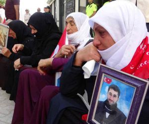 Evlat nöbetindeki anne Nazlı Sancar: “Kanımın son damlasına kadar HDP’nin kapısından ayrılmayacağım”