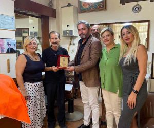 Söke’de usta berber Casim Çetinkaya’ya yılın ahisi onuru