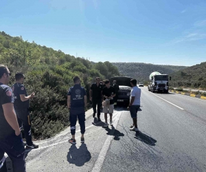 İtfaiyenin hızlı müdahalesi, otomobili yanmaktan kurtardı