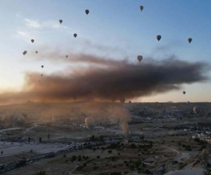 Nevşehir’de depoda yangın: Dumanlar sıcak hava balonları ile havaya yükseldi