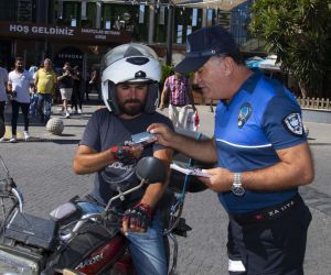 Mersin Büyükşehir Belediyesi ekipleri kent genelinde ‘Tüketici Hakları Rehberi’ dağıttı