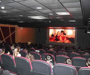 Siirt Belediyesi, çocuklara sinema keyfi sunuyor