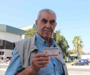 İzmir’de 65 yaş üstü vatandaşlar ücretsiz toplu taşımadan memnun