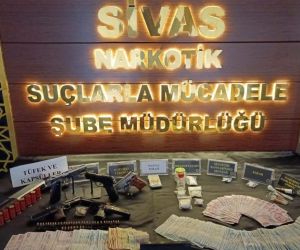 Sivas’ta uyuşturucu operasyonları, binlerce lira ele geçirildi