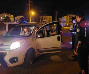 Burdur’da polisin şok uygulamasında 2 ruhsatsız silah ele geçirildi