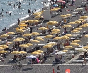 Antalya’da eylül ayının sonunda yaz havası: Sıcaklık 40 dereceyi gördü