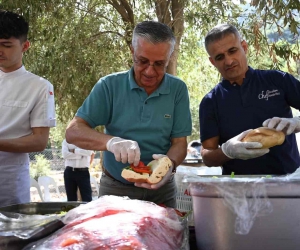 Başkan Topaloğlu’ndan öğrencilere mangal partisi