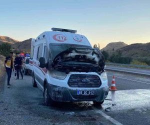 Yozgat’ta seyir halindeki ambulans alev aldı