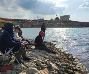 Denizi olmayan Sivas’ta oltasını alan baraja koştu