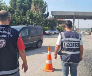 Osmaniye’de 17 düzensiz göçmen 3 organizatör yakalandı