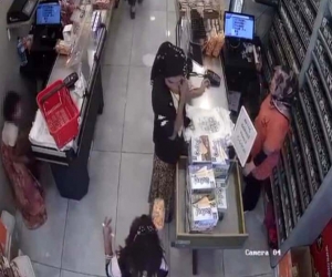 Marketten çanta çalan çocuk hırsız kamerada