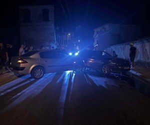 Milas’ta iki otomobil kafa kafaya çarpıştı: 1 yaralı