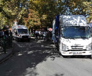 Ambulansın yolunu kapatan araç vatandaşın tepkisini topladı