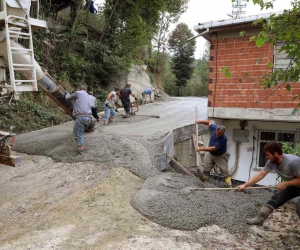 Ordu Büyükşehir, beton yol çalışmalarını sürdürüyor