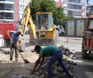 Burhaniye Belediyesi Fen İşleri Müdürlüğü ekipleri aralıksız çalışmaya devam ediyor