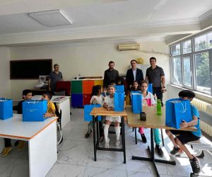 Diyarbakır’da işitme engelli öğrencilere kırtasiye malzemesi desteği sağlandı