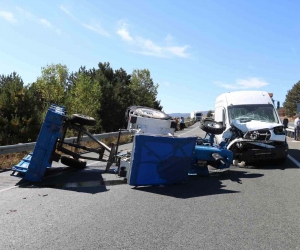 Kastamonu’da minibüs ile traktör çarpıştı: 2 yaralı