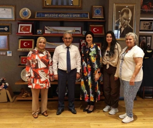 Kütahya Belediyesinden “Kadınlar Örüyor, Çocuklar Gülüyor” projesi