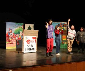 Efeler Belediyesi Şehir Tiyatro yeni dönem başvuruları sürüyor