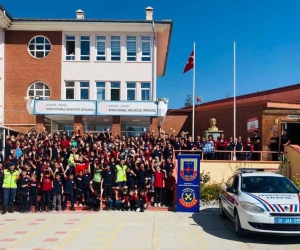 Jandarmadan öğrencilere trafik eğitimi