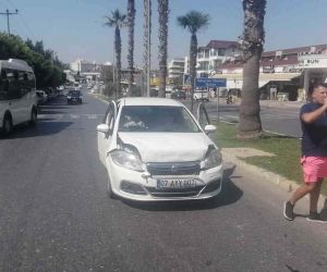 Antalya’da yaya geçidinde 3 araçlı zincirleme kaza