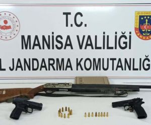 Turgutlu’da silah tacirlerine operasyon; 2 kişi gözaltında