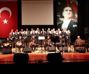 Kütahya Belediyesi Kültür ve Sanat Akademisi Türk Halk Müziği Korusu ilk konserine verdi