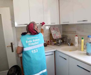 Elazığ Belediyesi yaşlı, kimsesiz ve engelli vatandaşların yanında olmaya devam ediyor