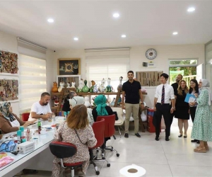 Japonya heyeti. Alanya Belediyesi’nin yeni engelli araçlarını onayladı