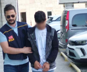 Polis tarafından aranan göçmen kaçakçısı Samsun’da yakalandı