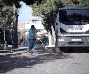 Kuşadası’nda cadde, sokak ve parklar pırıl pırıl