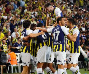 Trendyol Süper Lig: Fenerbahçe: 2 - Başakşehir: 0 (Maç devam ediyor)