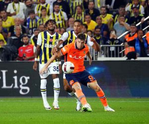 Trendyol Süper Lig: Fenerbahçe: 3 - RAMS Başakşehir: 0 (İlk yarı)