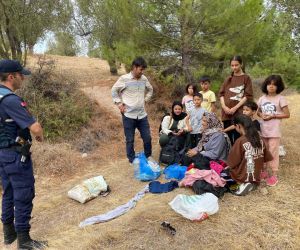 Ayvacık’ta 22 kaçak göçmen ile 5 organizatör yakalandı