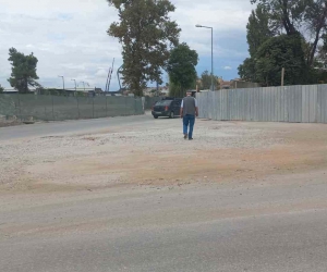 Yol ortasındaki tarihi çeşme taşındı, sürücüler nefes aldı