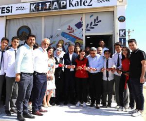 Ergani Belediyesi tarafından yapılan kitap kafe hizmete açıldı