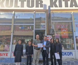 İş yerlerine Türkçe isim veren esnafa teşekkür belgesi verildi