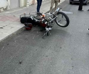 Burdur’da motosiklet ile otomobil çarpıştı: 2 yaralı