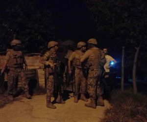 Aydın’da hareketli gece: Polisi bıçaklayan şahsa Özel Hareket ve JASAT destekli operasyon