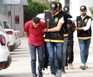 Mahkeme çıkışı eniştesini öldüren şüpheliler adliyeye sevk edildi