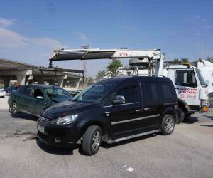 Edirne’de 2 otomobil çarpıştı, 3 kişi yaralandı
