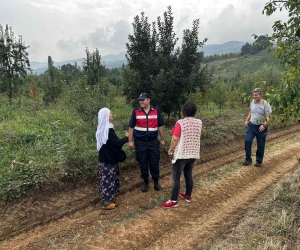 Bağ evinde kaybolan yaşlı kadını Jandarma ekipleri buldu