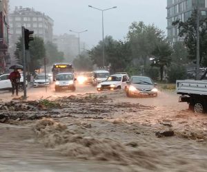 Turuncu kod uyarısı verilen Samsun’da yağış tedbirleri alındı