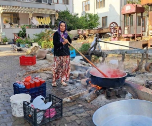 Kışlık salçalar kaynamaya başladı