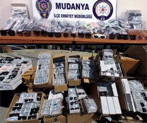 Bursa’da 200 bin liralık kaçak gözlük ele geçirildi