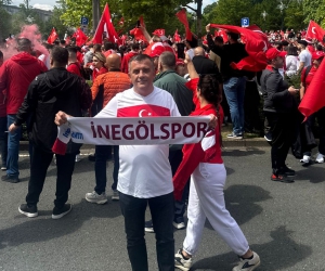İnegöl'den Milli Takıma Destek, İnegölspor atkısı ile poz verdi
