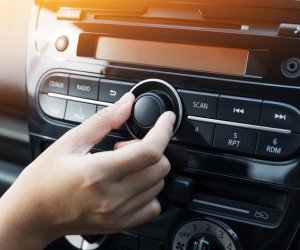 Araçlarında yüksek sesle müzik dinleyenler cezasız kalmadı