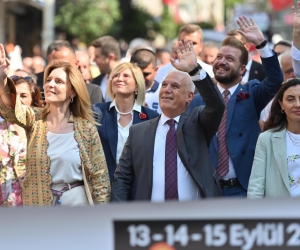 Bursa'da büyük festival yürüyüşle başladı