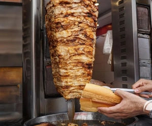 İnegöl'de döner yiyen yaşlı adam az daha canından oluyordu!